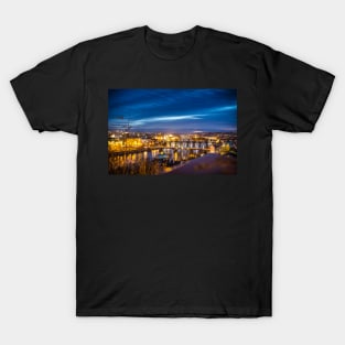 Prague - the golden city in the night T-Shirt